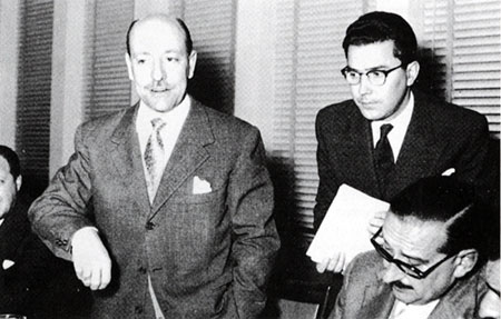 Oscar K. Hausmann con Giulio Buonomini e altri soci durante la costituzione del Club
